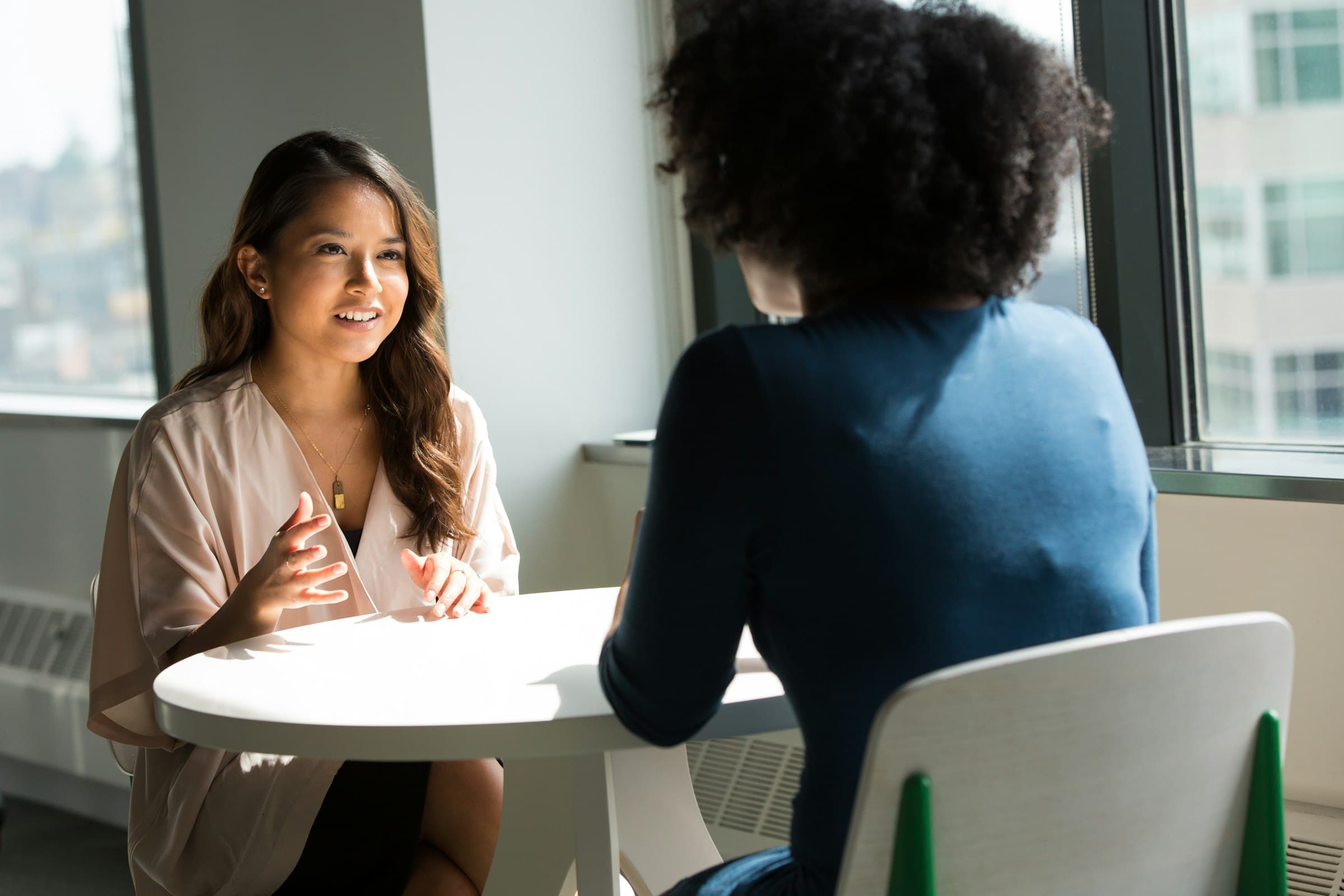 Professional supporting a clear multilingual conversation